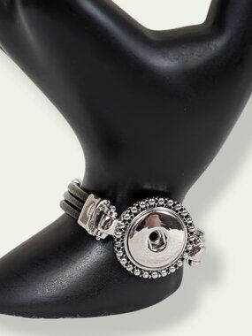 Silver Tone Snap Accent Toggle Bracelet